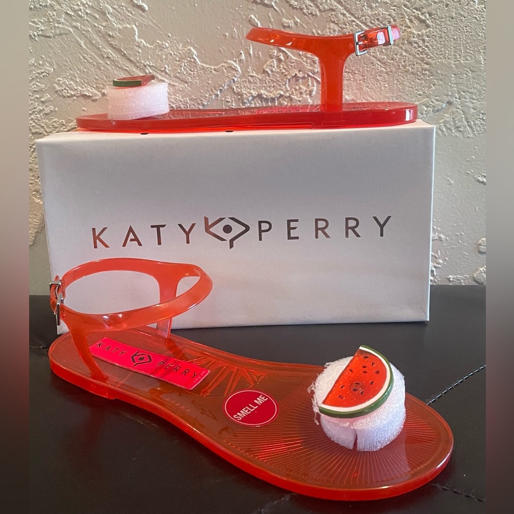 NWT “KATY PERRY” Sandals size 8